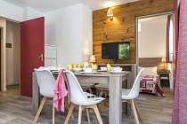 Residence Les Sybelles - eetkamer met tafels en stoelen